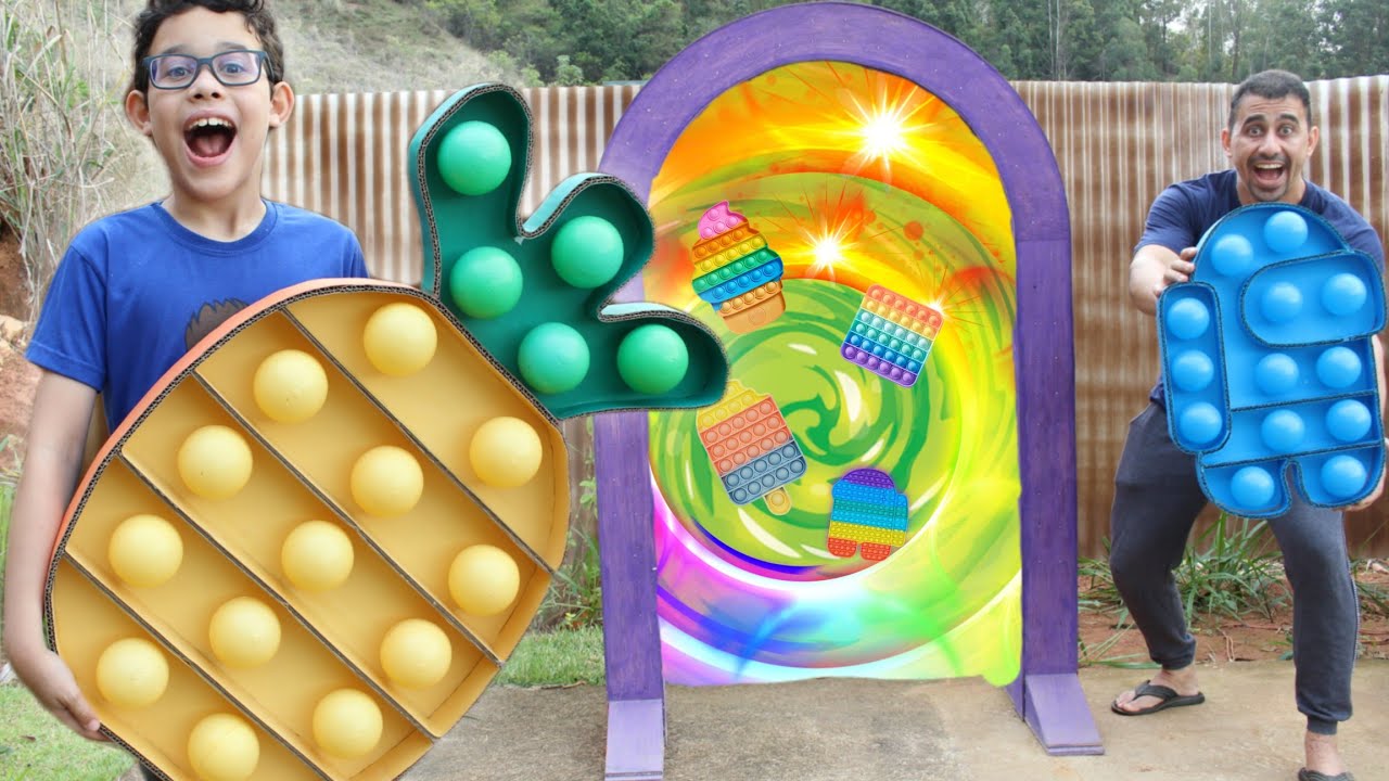 APARECEU UM POP IT GIGANTE DO AMONG US