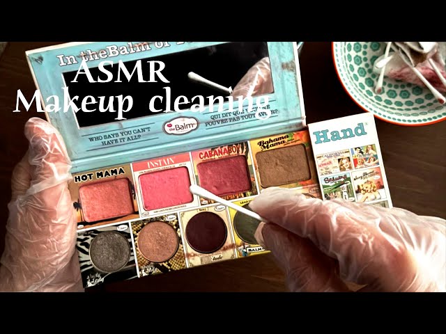 ASMR 🌙 Cleaning a makeup palette - Spraying and rubbing sounds (no talking)
