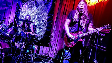 Hellhookah - The Lithuanian Doom Metal Duo live @ Club Lamporphyr in Bautzen am 29.11.2025