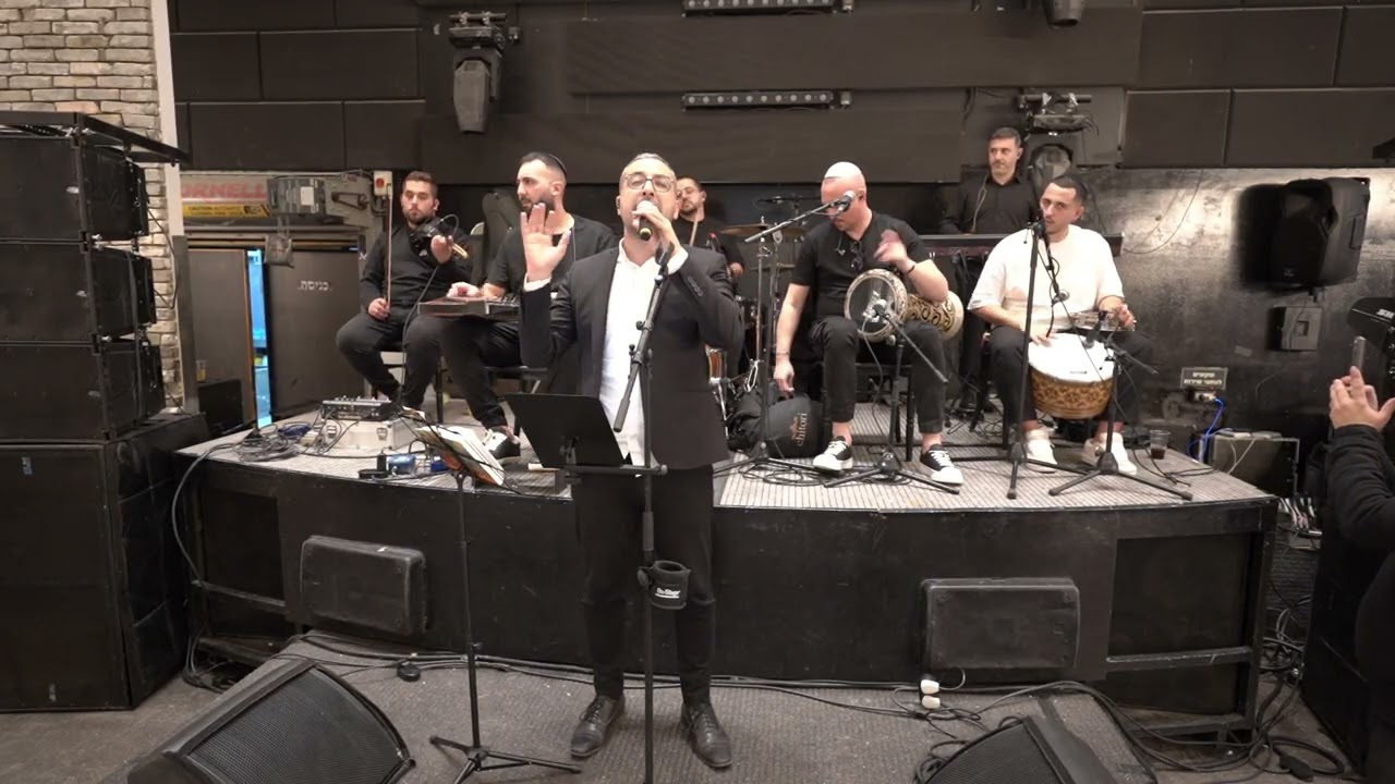 אלמוג חליבה הופעה 1