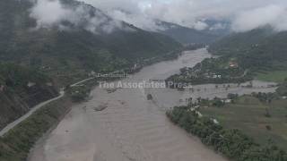 Residents in Nepal region return to ruined homes to salvage belongings screenshot 3