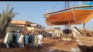 big Crain lift to big launch in Karachi