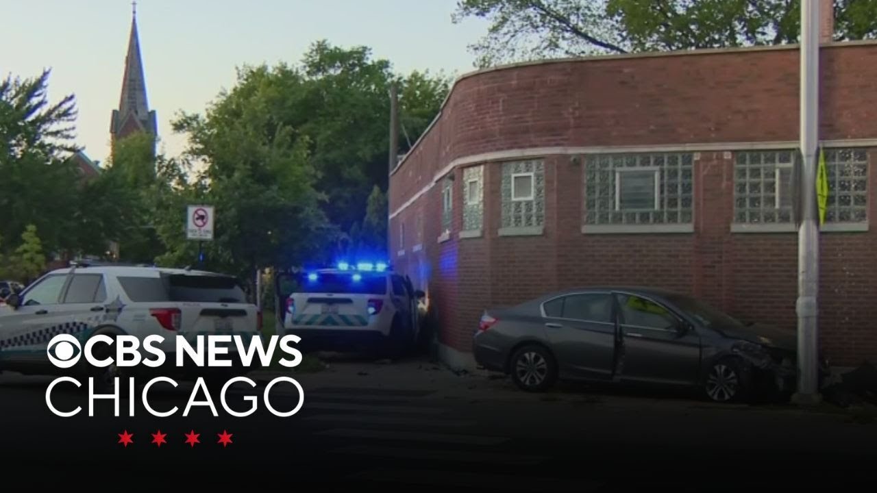 2 Chicago Police officers among 3 hurt in West Side Chicago crash