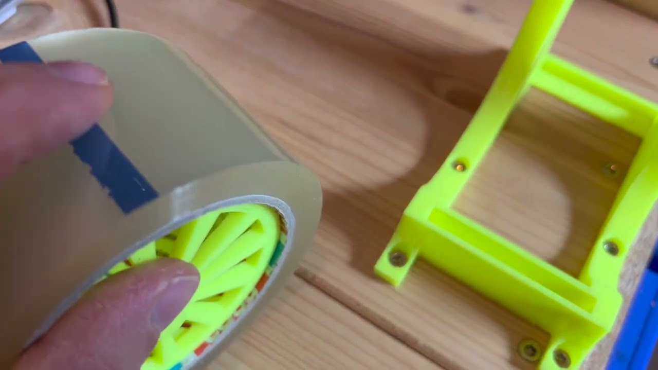 Paketabroller fest und sichere Tischmontage für Packklebeband