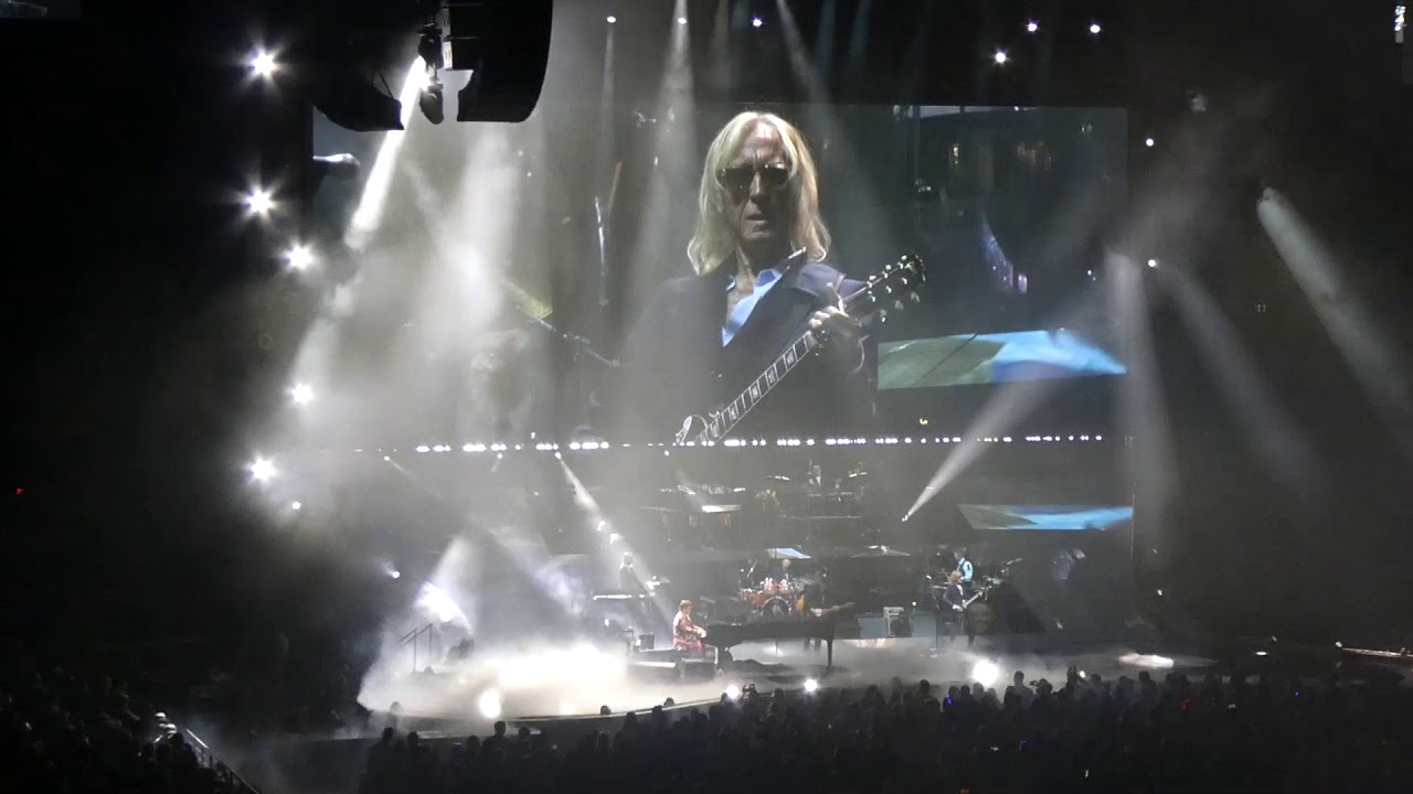 Elton John, "Funeral for a Friend" and "Love Lies Bleeding" Live in