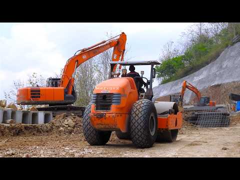 Hitachi 200 & Shantui Dozer Tackle Extreme Hillside Road Build!
