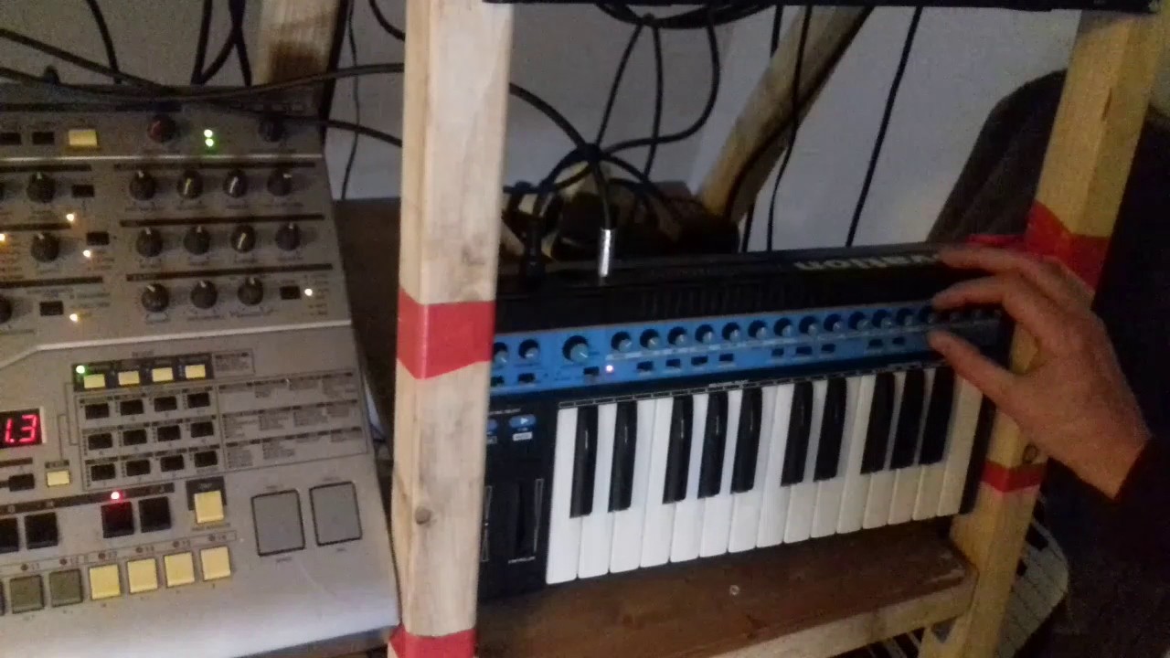 Novation Bass Station mk1. Quick jam.