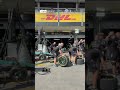 ‫🏎️⚙️ كواليس اللحظات الأخيرة في حارة الصيانة قبل انطلاق السباق جائزة أذربيجان الكبرى‬