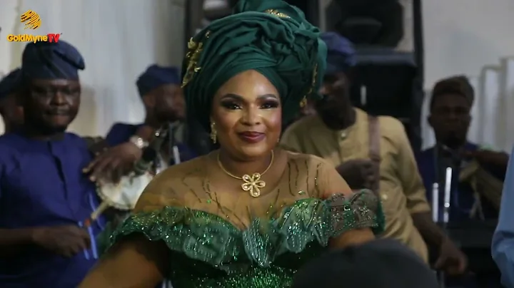 SAOTI AREWA SERENADES ODUN ADEKOLA AND LAIDE BAKARE ON STAGE