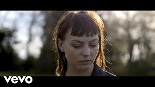 Смотреть клип Angel Olsen - Windows