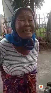 Nenek Tua Menyayikan Lagu Rhoma Irama VS Rika Rahim