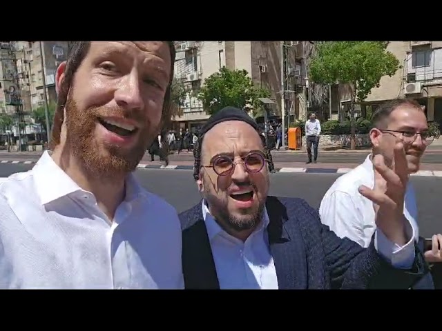Lipa Schmeltzer In Bnei Brak