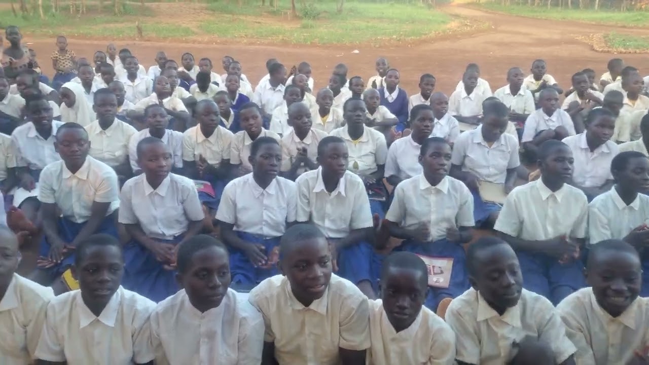 TAZAMA TEACHER YUFRESH AKIFUNDISHA SOMO LA SAYANSI KWA MBINU YA VITENDO + WIMBO.. VIBE KAMA LOTEE.💪🤣