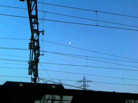東青森駅出発の貨物列車とお月さま