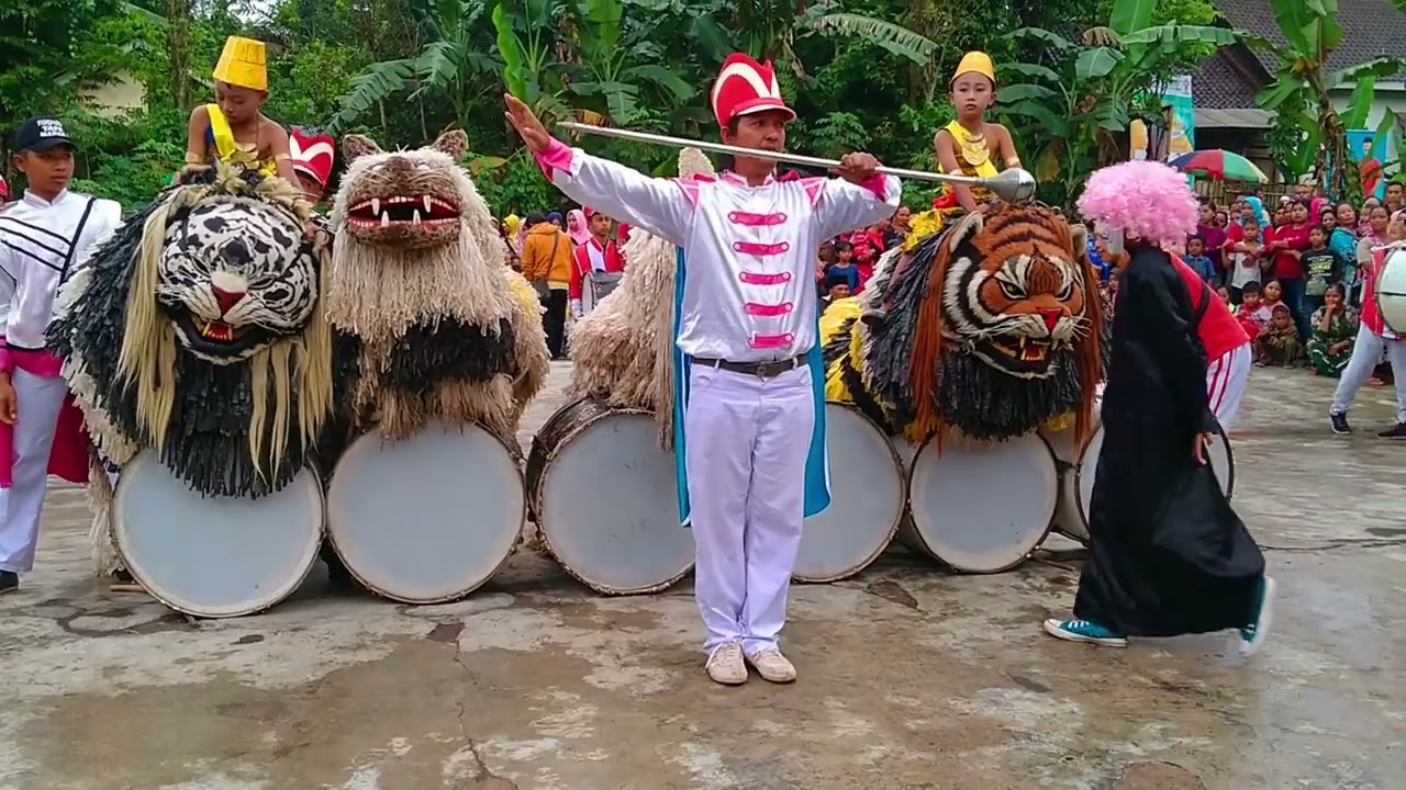 4 CAN MACANAN SINGO MANGGALA DAN DRUM BAND AL AZHAR ATRAKSI DI PLEREAN PART III