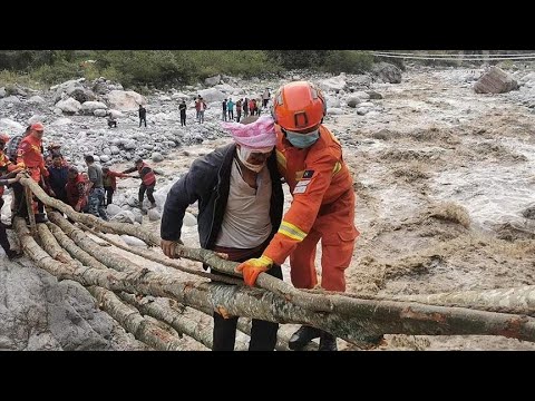 Число жертв землетрясения на северо-западе Китая увеличилось до 135