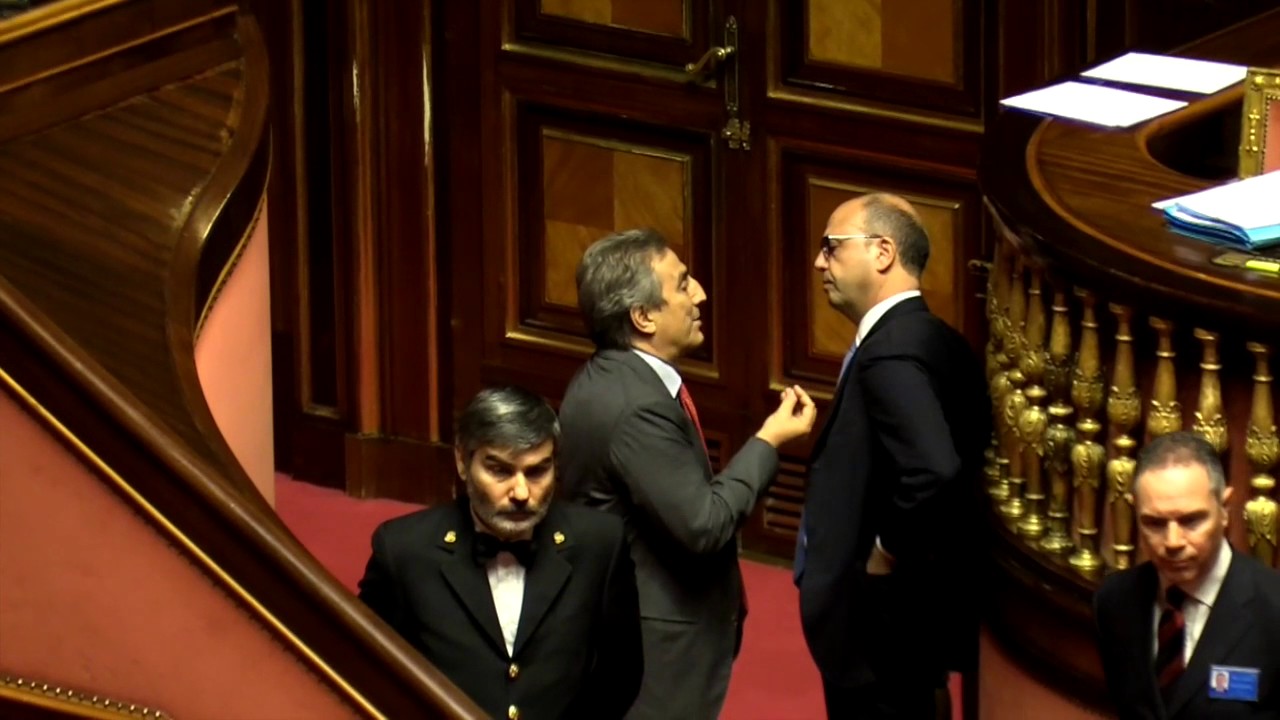 Candiani (Lega): “Prenda qualche lezione di inglese!” E Alfano lo manda a quel paese