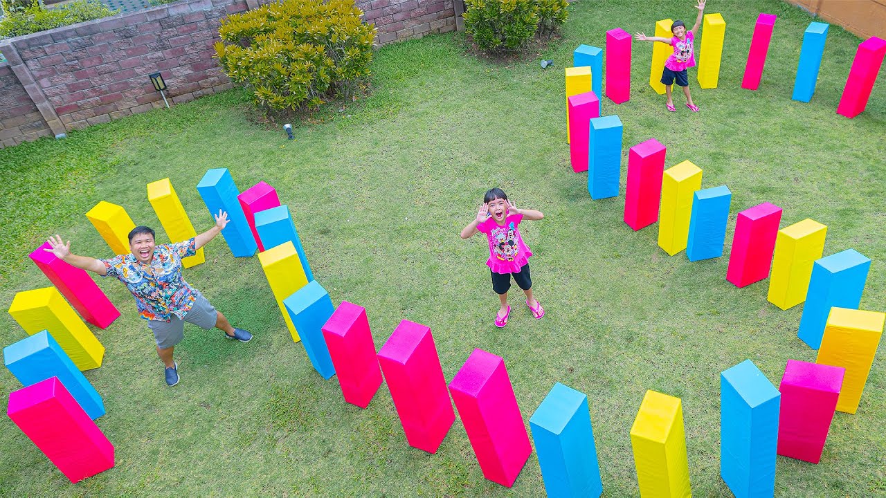 หนูยิ้มหนูแย้ม เล่นโดมิโน่ยักษ์