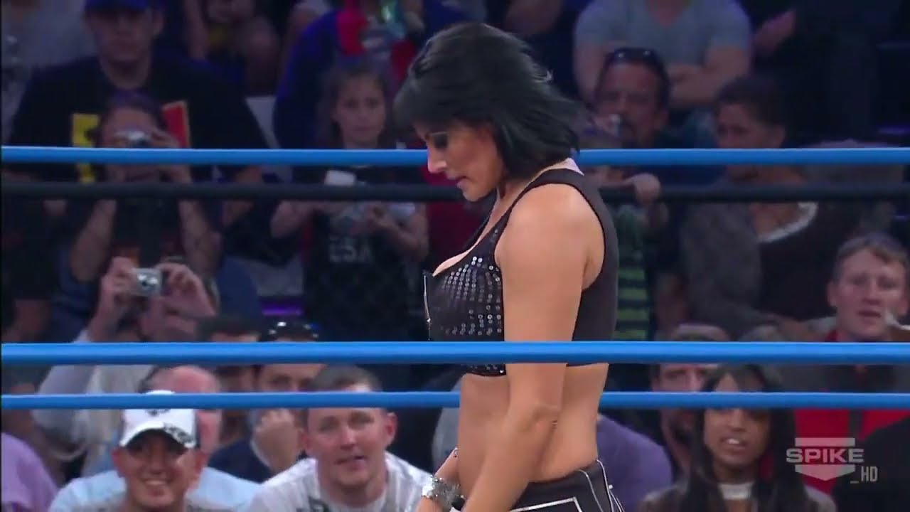 Gail Kim vs  Traci Brooks December 8, 2011