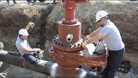 Great Teamwork Skills Of The Workers When Hot Tapping Giant Pipeline | Awesome Welding Skill