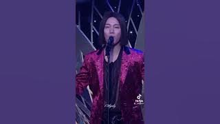 Khi Mr.Long Dragon Khuấy Động Sân Khấu Khiến Suzy Và Mọi Người Thích Thú Vô Cùng.