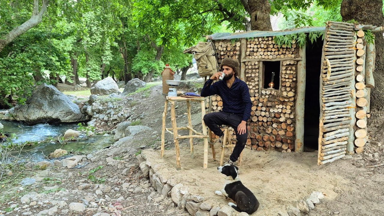 Строительство уютного лесного домика своими руками | Жизнь без электричества у реки