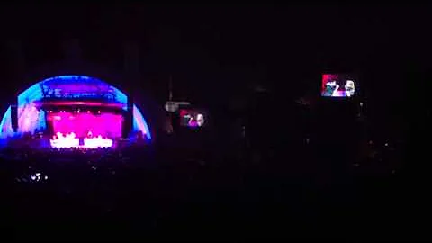 Kelly Clarkson & Jason Farol "Mercy" cover @ Hollywood Bowl