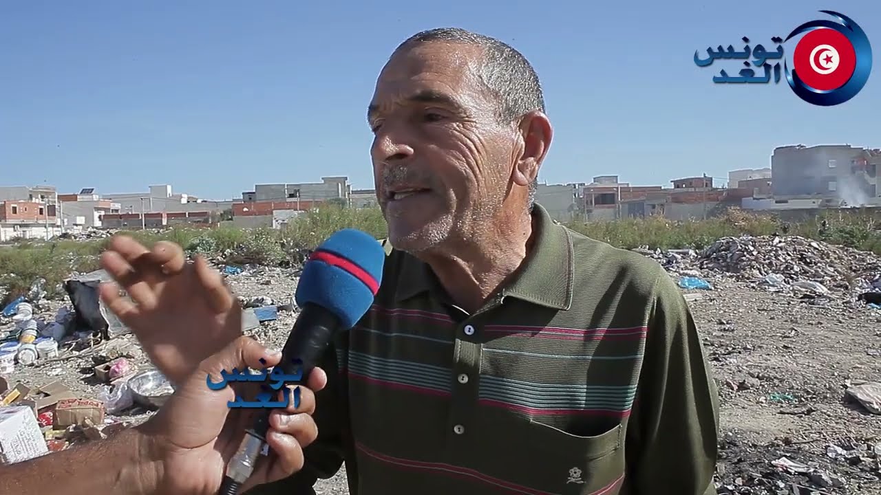 كيف تراه تقول يلم في الزبله يجمع المصاحف وكل شي فيه كلام ربي الي مطيشه في القمامه و المزابل من عام87