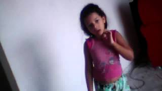 gabi dançando