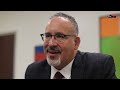 "Los estudiantes de educación especial sufrirán más": Miguel Cardona advierte sobre posible cierre d