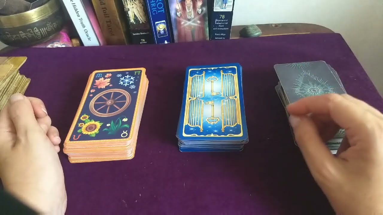 Por qué se comporta así contigo ? Que siente ? #tarotinteractivo  ❤️🌹