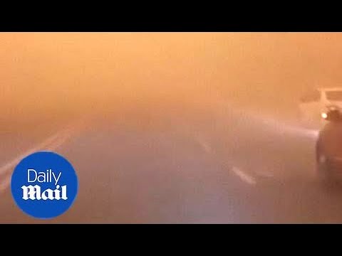 Driver captures 'apocalyptic' sandstorm in Chinese city