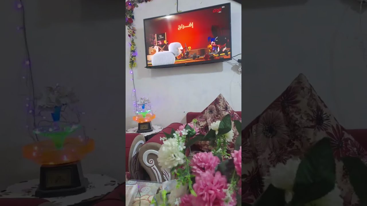 اللي مايحسش بزعلك لا يتزعل منه ولا يتزعل عليه...👌