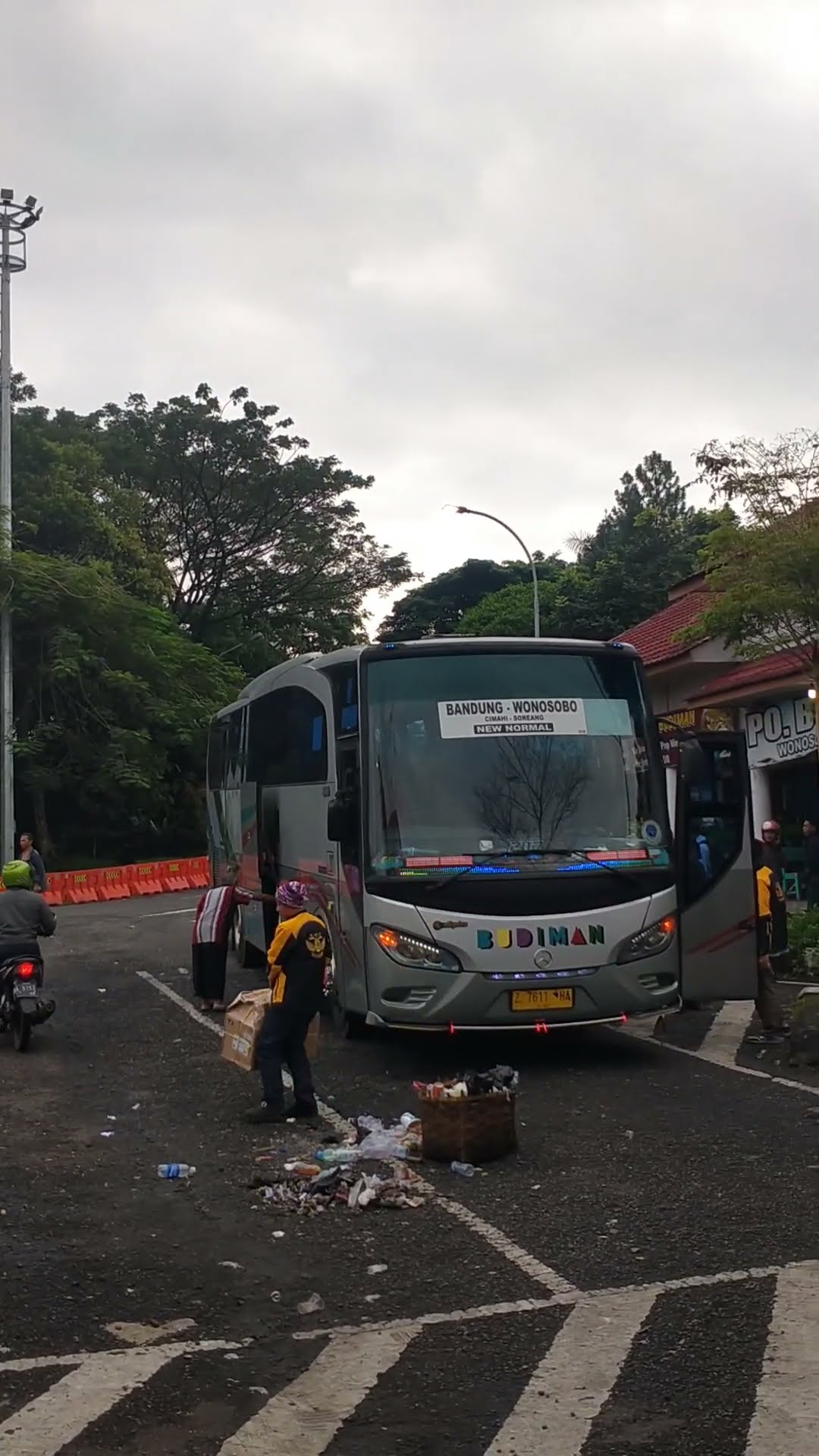Petualangan di Atas Roda: Menelusuri Rute Bandung-Wonosobo dengan Bus