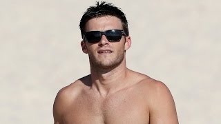 Scott Eastwood Shows Off His Washboard Abs in Australia!