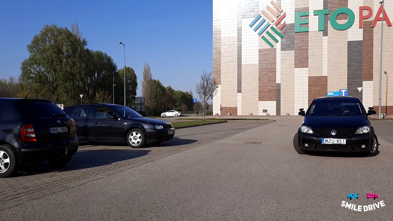 Parkolás jobbra előre 90º-os szögben