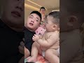 아기가 아빠랑 같이 놀아서 정말 재밌다～/赤ちゃんがパパと遊んでいて、すごく楽しいね～🥰