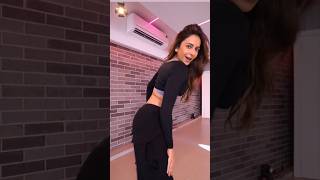 Grooves Gracefully On