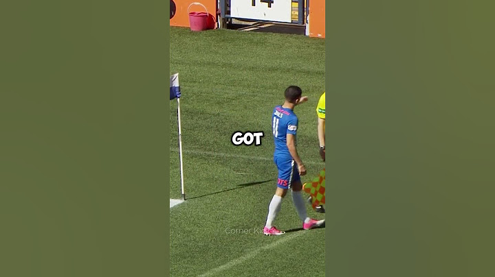The referee showed the linesman a red card. 😯 #football