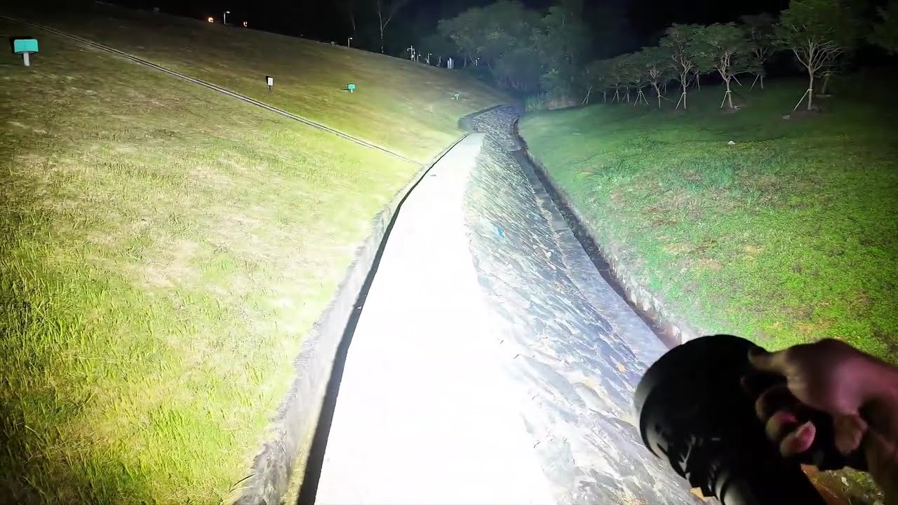 MS32 200,000 Lumen Flashlight NIGHT TEST - No Fear This Halloween!