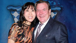 Gerhard Schröder Ehefrau Soyeon postet sich mit Doktorhut