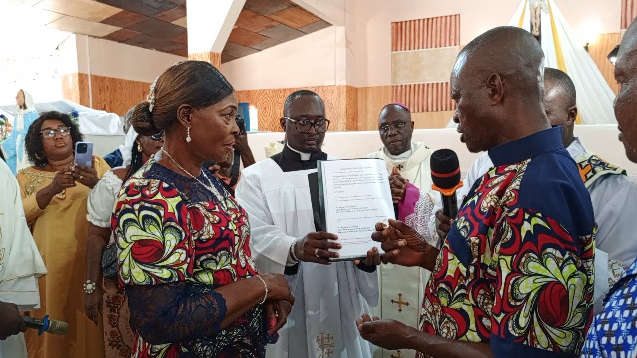 MGR ABEL  LILUALA A BÉNIT LE MARIAGE DE CANA DE 22 COUPLES A LA CATHÉDRALE SAINT PIERRE APÔTRE