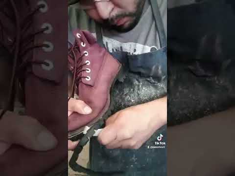 Video: ¿Dónde está la suela intermedia de un zapato?