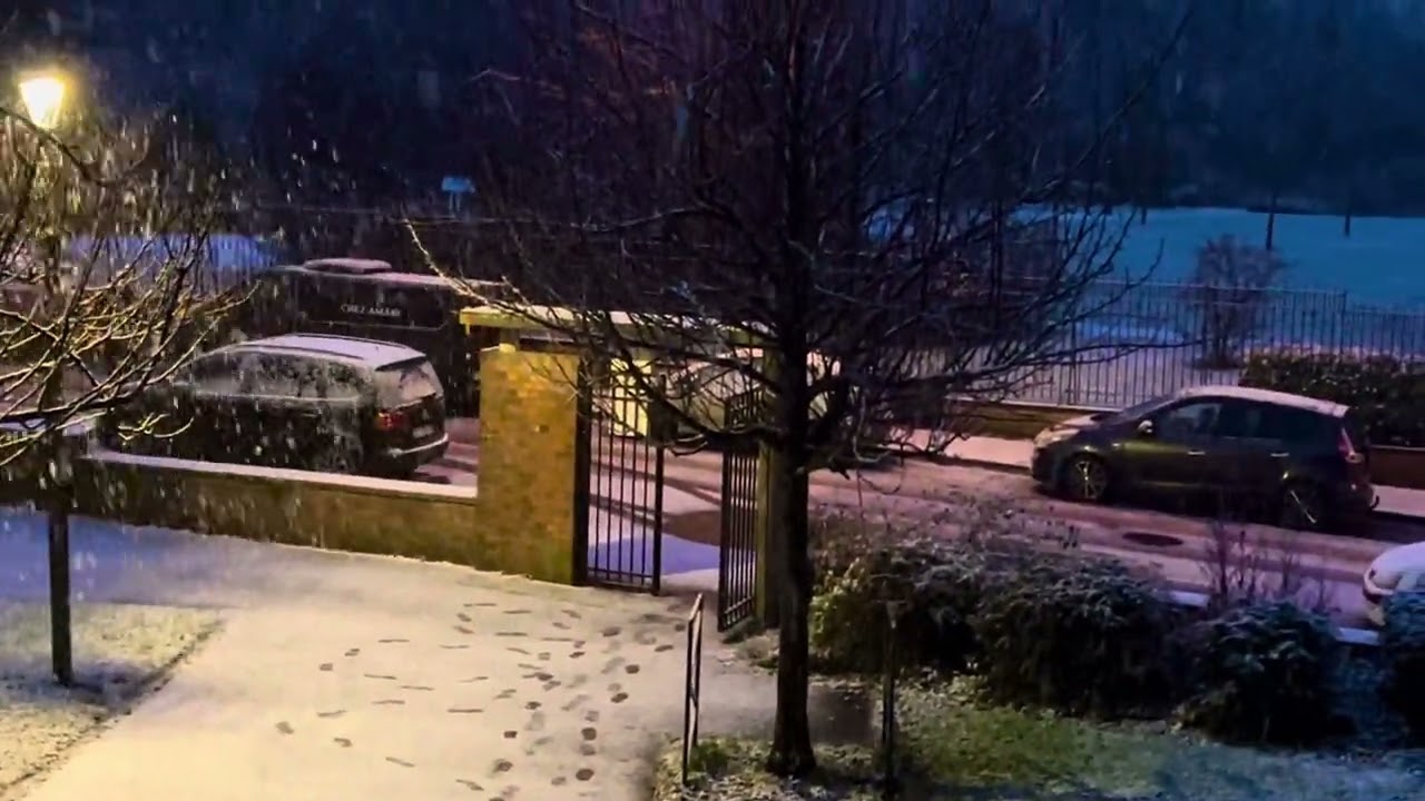 بداية تساقط الثلوج 🌧☃️ في مدينة ليل و ضواحيها 😍