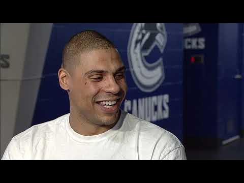 Ryan Reaves shows off his new Phil Kessel t-shirt on After Hours : r/hockey