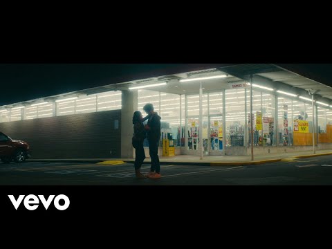 Jordan Davis - Slow Dance In A Parking Lot