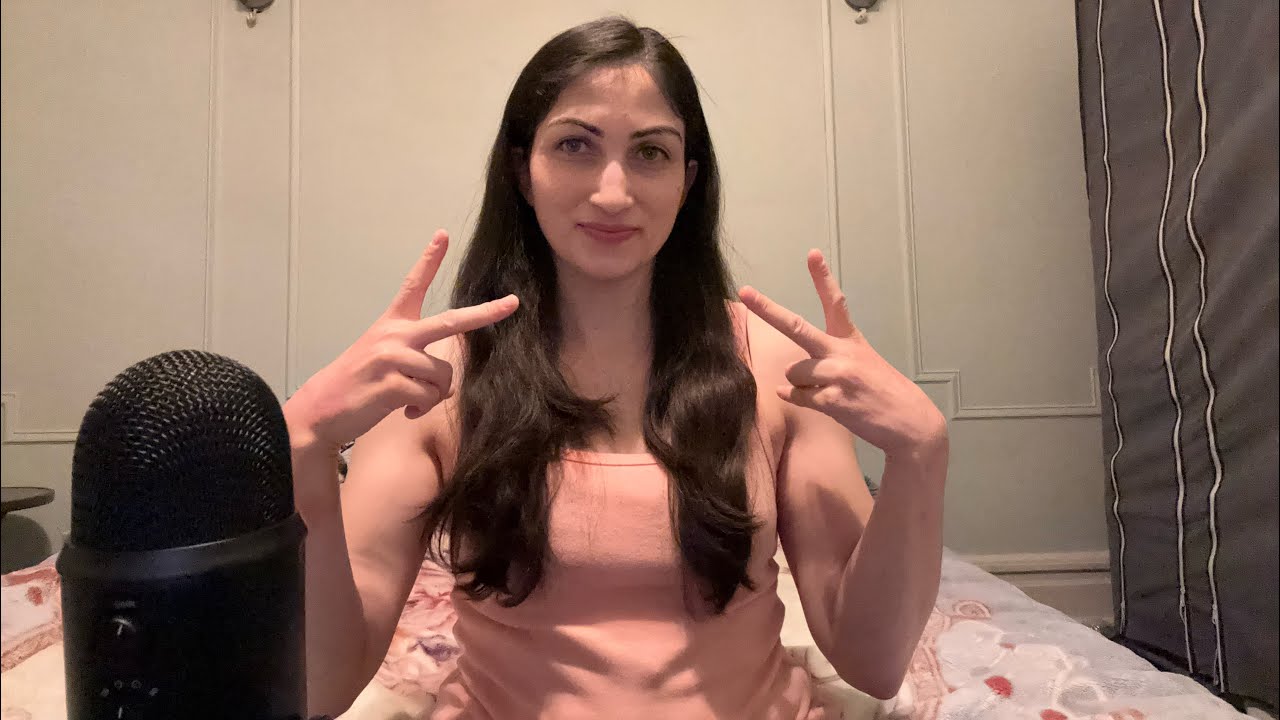 ASMR| BRUSHING MY HAIR AND CHEWING GUM