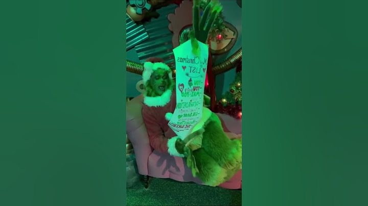 The Grinch reads my Christmas list😉 w Carter Kench #shorts