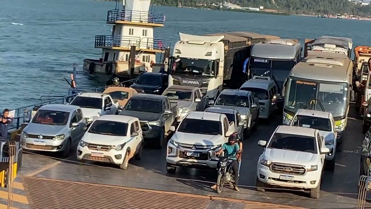Balsa gigante que faz a travessia dos brutos no Rio tapajos 