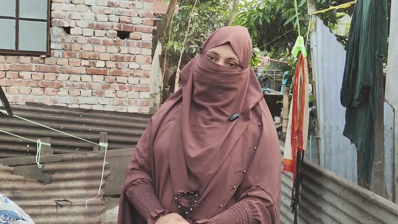 У меня сенсорный телефон, так что вы можете посмотреть трансляцию в режиме видеозвонка, если захо...